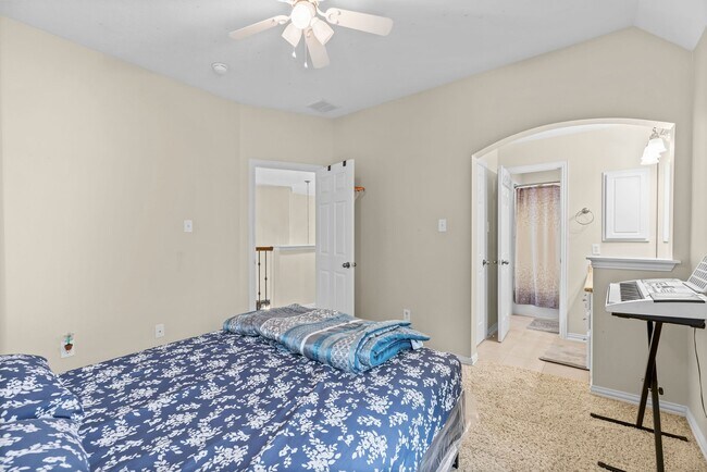 Building Photo - 27 E Artist Grove Cir