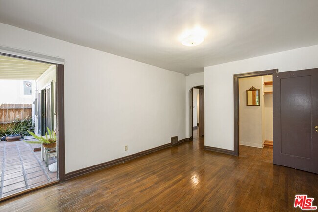 Building Photo - 131 N Citrus Ave