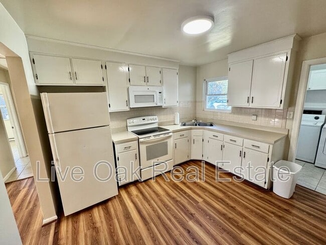 Building Photo - 110 S Corwood Ave