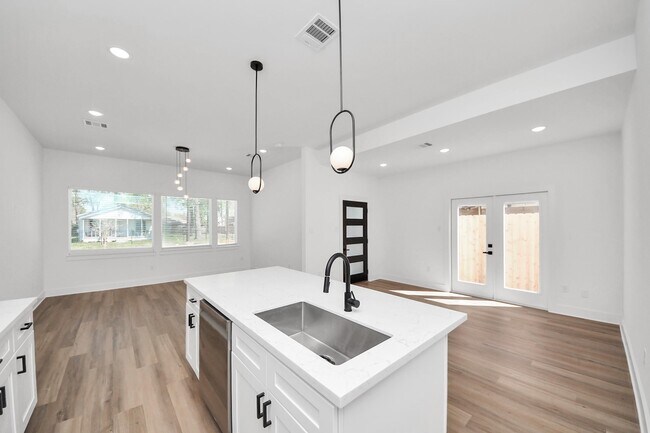Building Photo - 8106 Locksley Rd