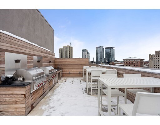 Building Photo - 45 Temple St