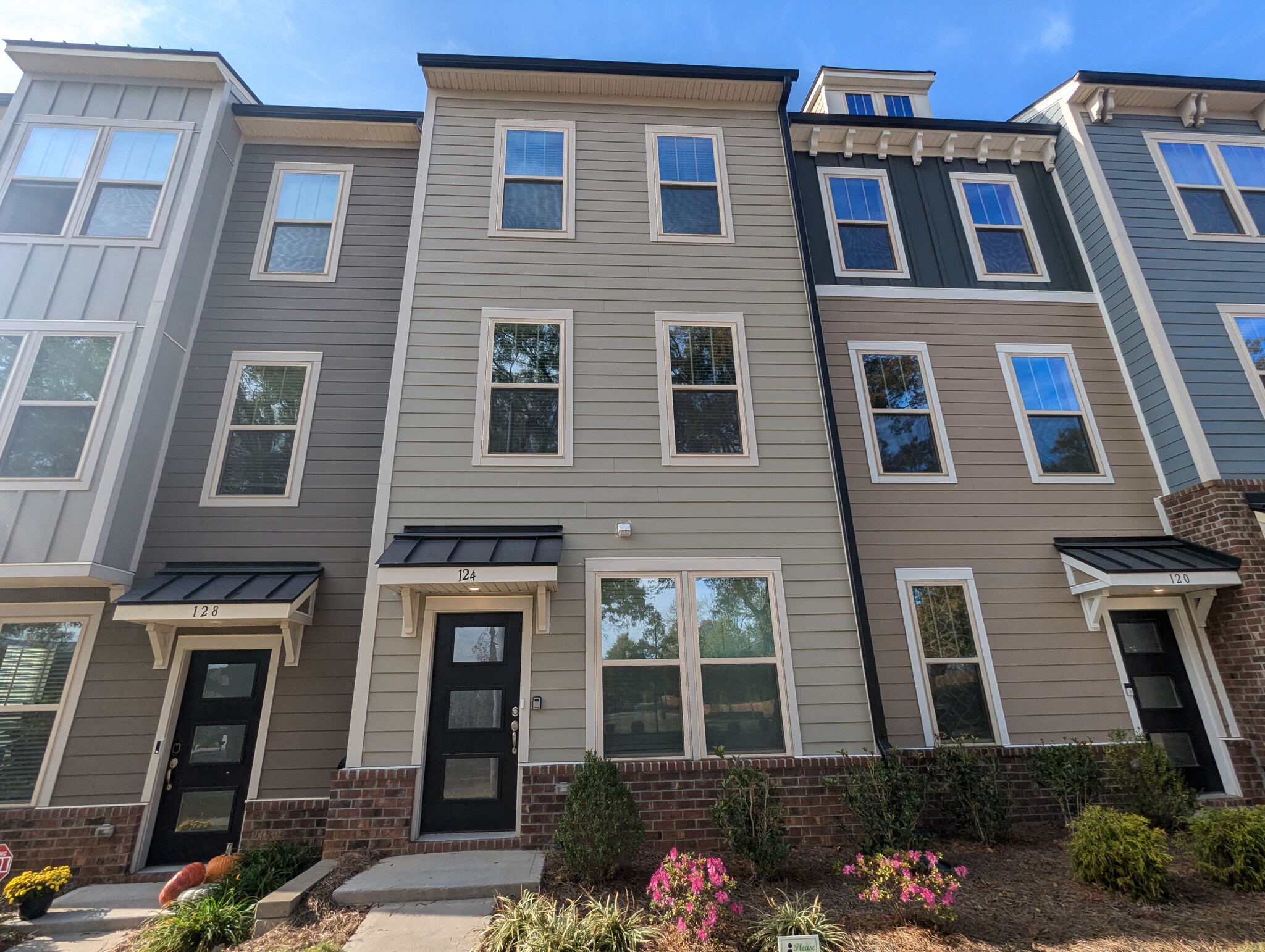 Building Photo - Room in Townhome on Judson Ave