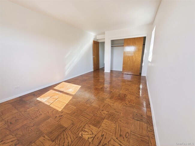 Building Photo - 3240 Riverdale Ave