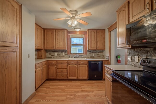 Building Photo - PRE-LEASING