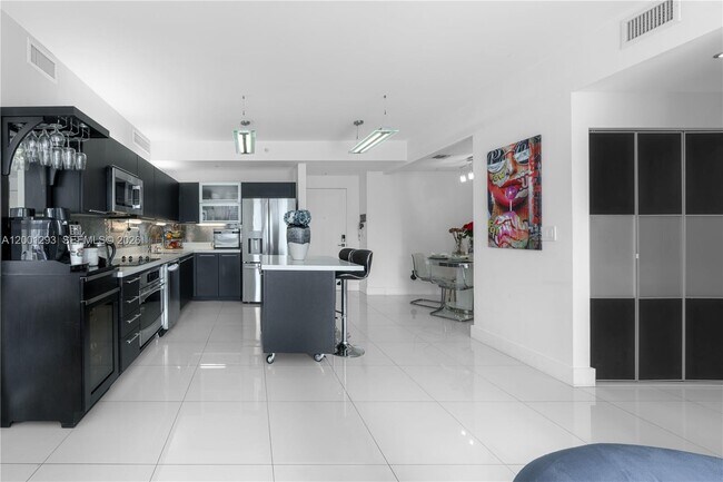 Building Photo - 90 SW 3rd St