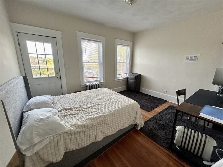 Building Photo - 303 Tappan St