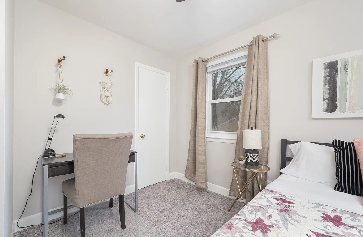 primary bed - 412 Belvedere St