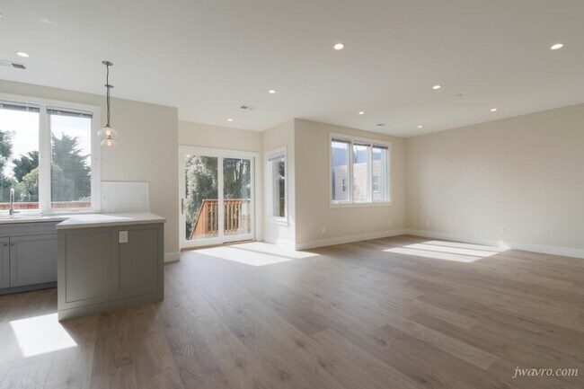 Building Photo - 127 Ashbury St
