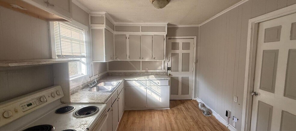 Building Photo - 314 Clubview Dr