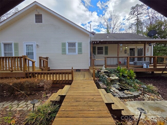 Building Photo - 256 Georgewoods Dr