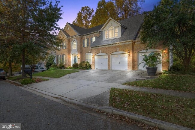 Building Photo - 15303 Glastonbury Way