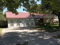 Building Photo - 3 BEDROOM, CLOSE TO SCOTT & WHITE