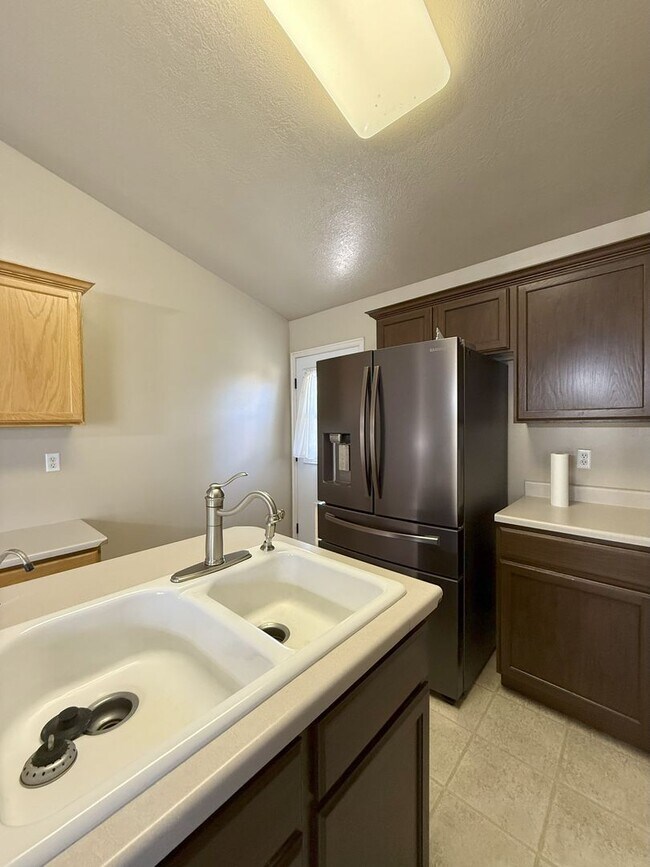 Building Photo - Your Perfect 5-Bedroom Retreat in Harrisvi...
