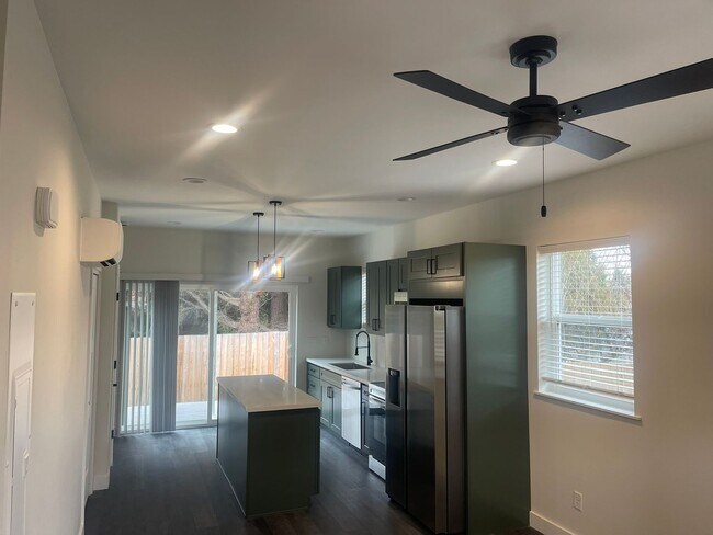 Building Photo - Brand new 2 bed/2 bath, central a/c, dishwasher, washer & dryer, deck & patio!
