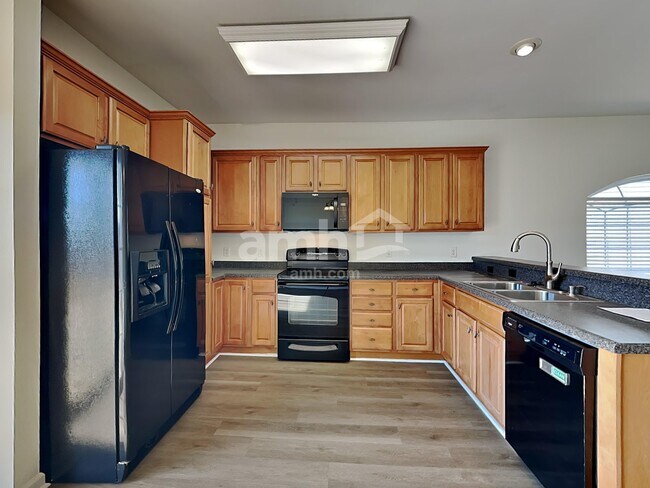 Building Photo - 17 Pfeiffer Ct