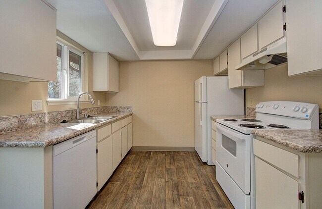 Building Photo - Charming 2-Bedroom Ranch-Style Apartment – Vancouver, WA - Free 1st Months Rent w/ 12 Mth Lease