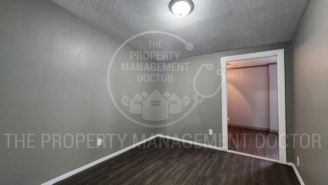 Building Photo - 4BR/2.5BA Tampa Home | Dual Kitchen Areas, Private Bedroom & Fresh Updates