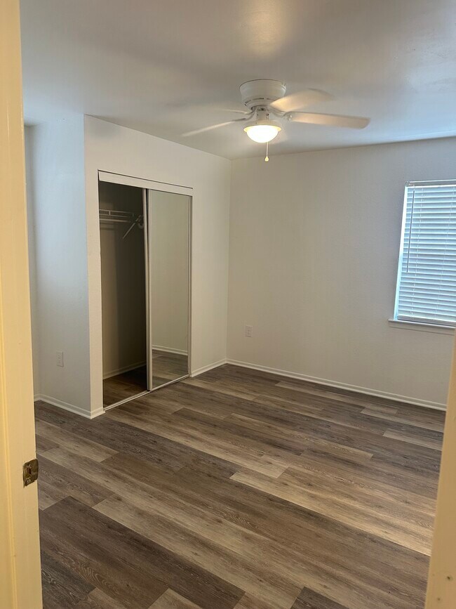 Building Photo - 3705 SW 27th St