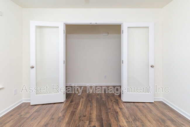 Building Photo - 2019 Southwood Cir