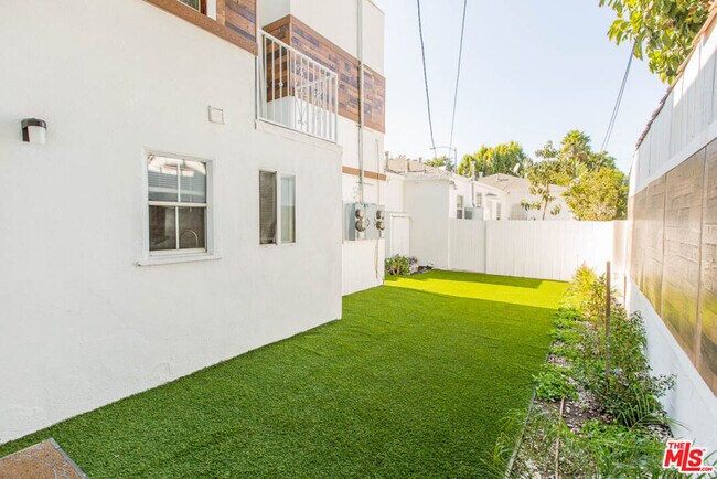 Building Photo - 8525 Cadillac Ave