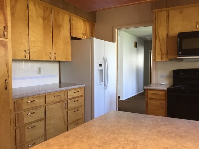 Building Photo - Super Cute..1607 sq. ft 3 Bedroom, 2.5 bat...