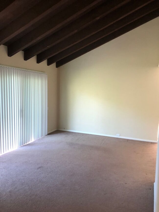 Building Photo - NICE 2ND STORY CONDO IN WOODSIDE SIERRA GA...