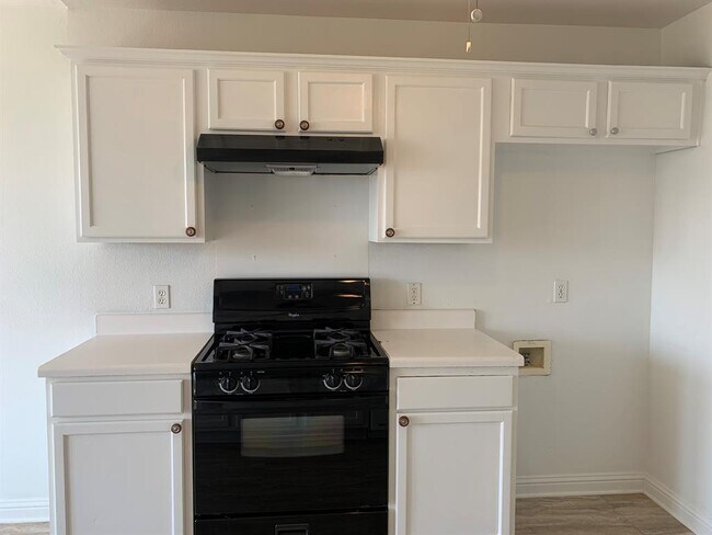 Building Photo - 210 Evergreen Cir
