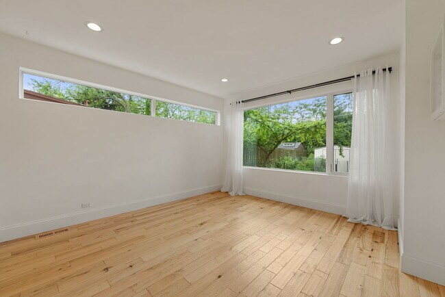 Building Photo - 920 Appletree Ln