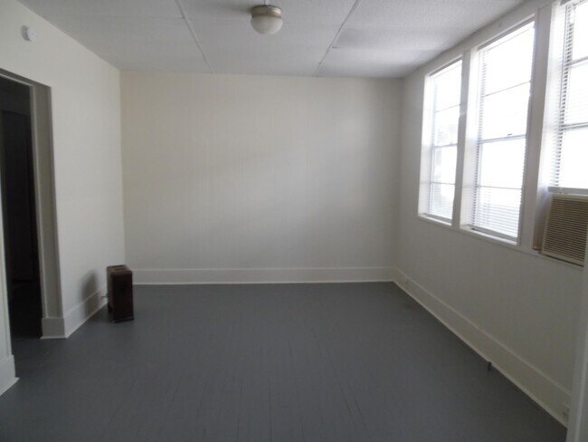 Building Photo - 1426-1430 URANIA/FELICITY