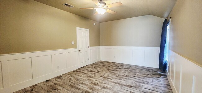 Building Photo - 213 Mango St