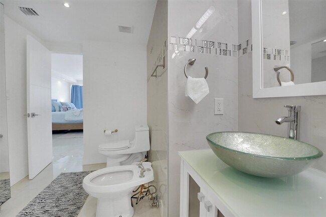 Building Photo - 3430 Galt Ocean Dr