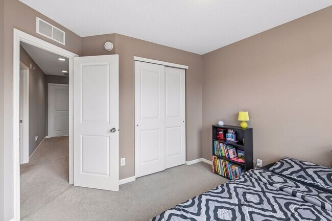 Building Photo - Spacious 3bed 3bath Townhome in Chaska!