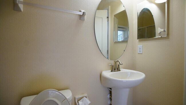 Building Photo - 1528 Moon Valley Dr