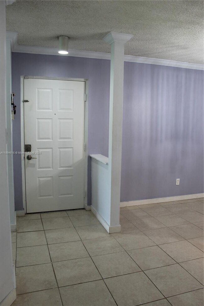 Building Photo - 10420 SW 158th Ct