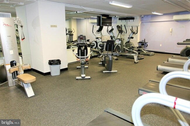 Building Photo - 10500 Rockville Pike