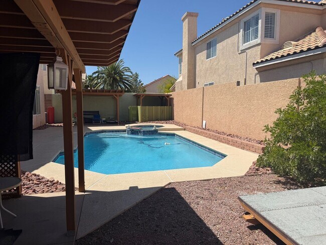 Building Photo - Beautiful Home with Pool near Tropicana and Buffalo