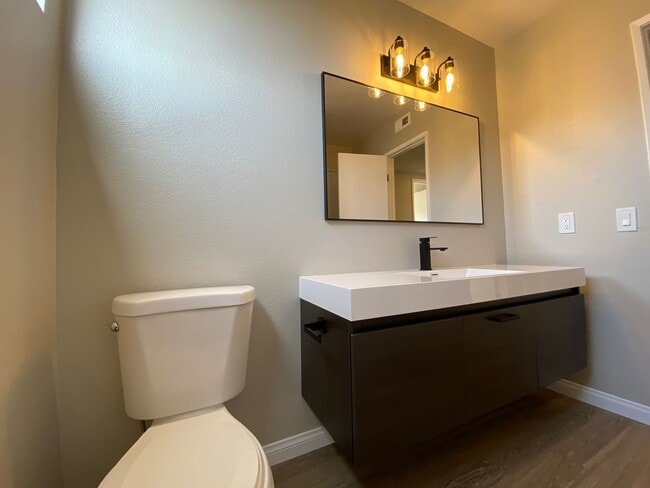 Building Photo - Remodeled 3 Bedroom Home in Oceanside!