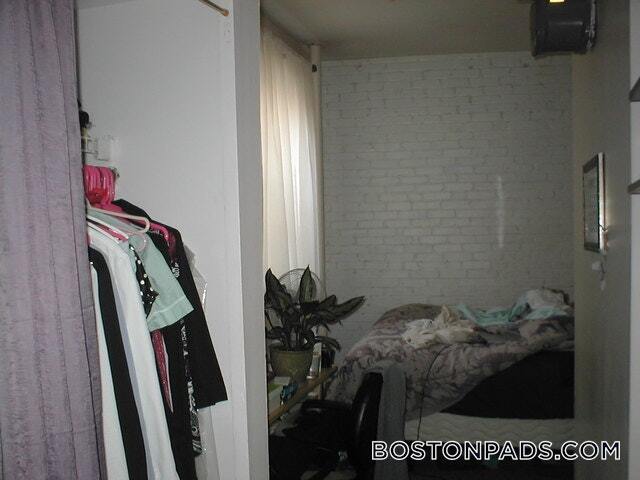 Building Photo - 55 Park Dr