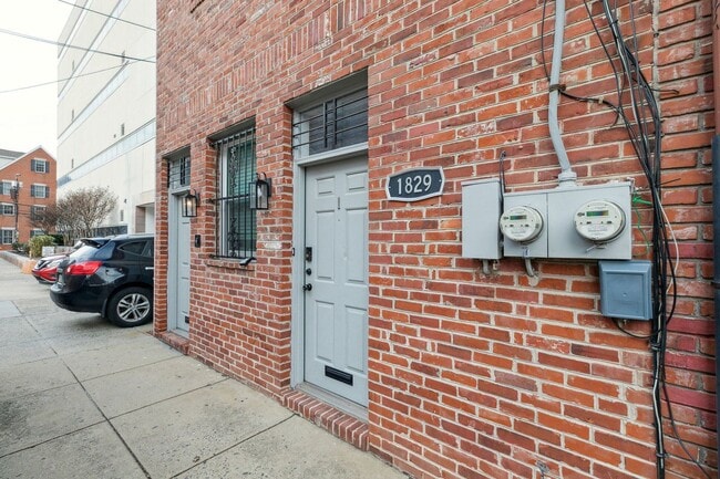 Building Photo - 1829 Kater St