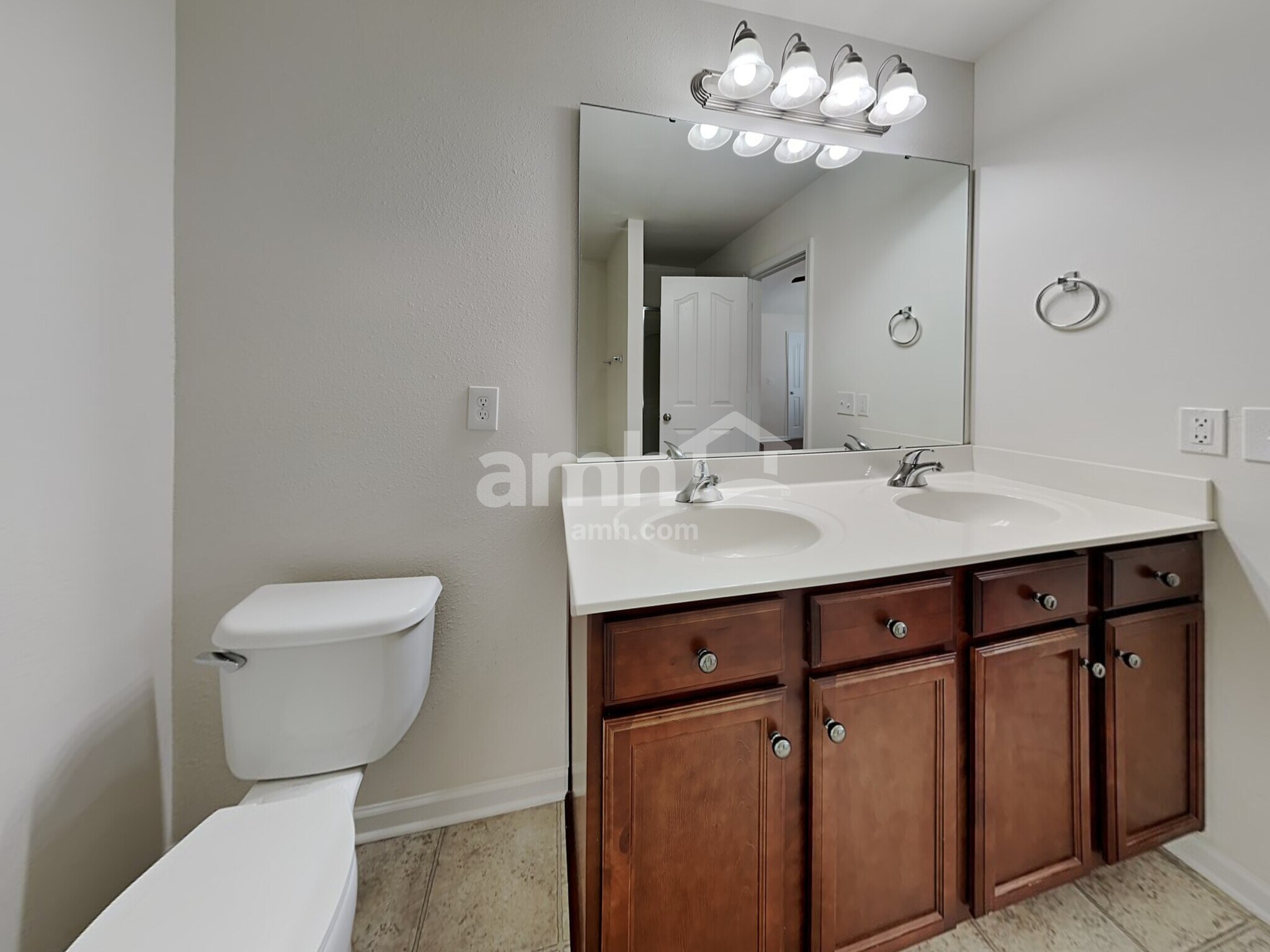 Building Photo - 1882 Woodstone Dr