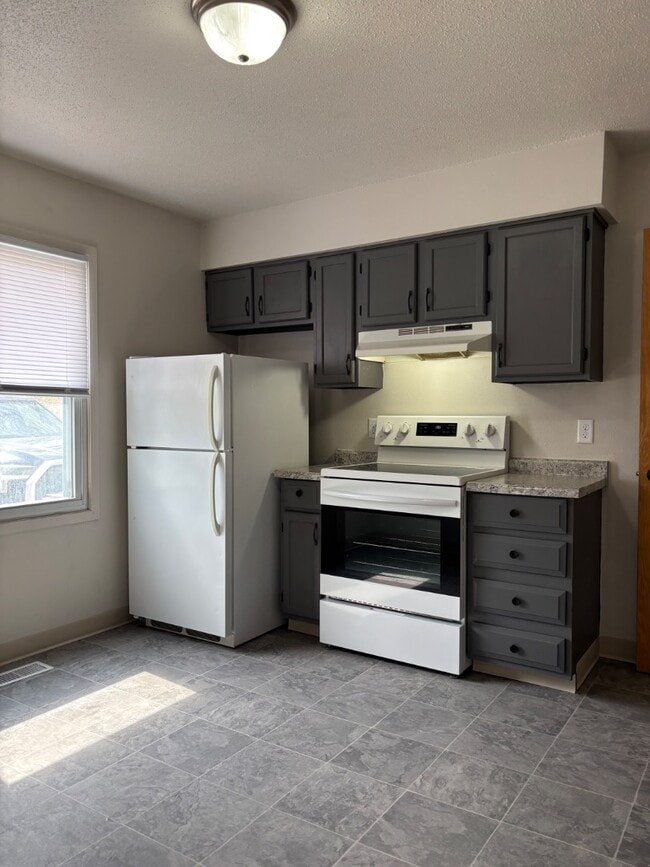 Building Photo - 935 Herold Ave