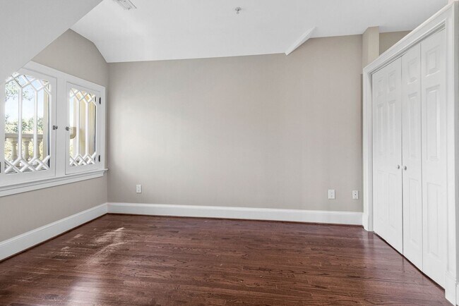 Building Photo - 3324 18th St NW