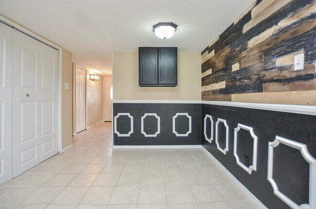 Building Photo - 17323 Glenpatti Dr