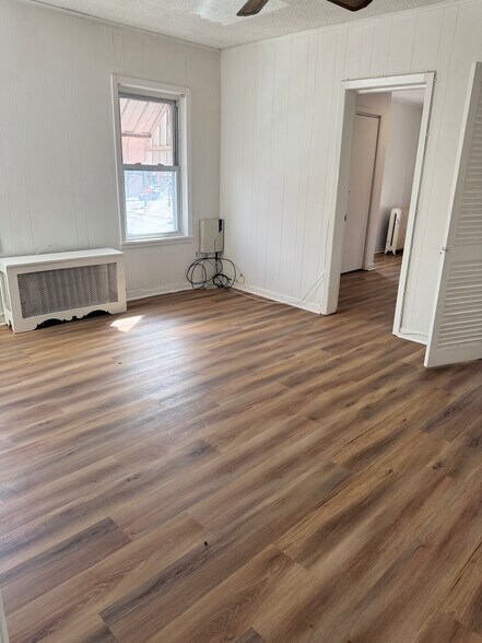 Building Photo - 10 Anderson St