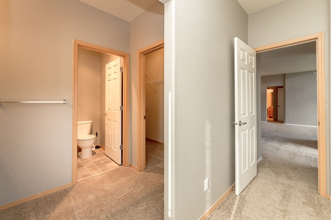 Building Photo - Low Maintenance Living 2 Bedroom Condo, Du...
