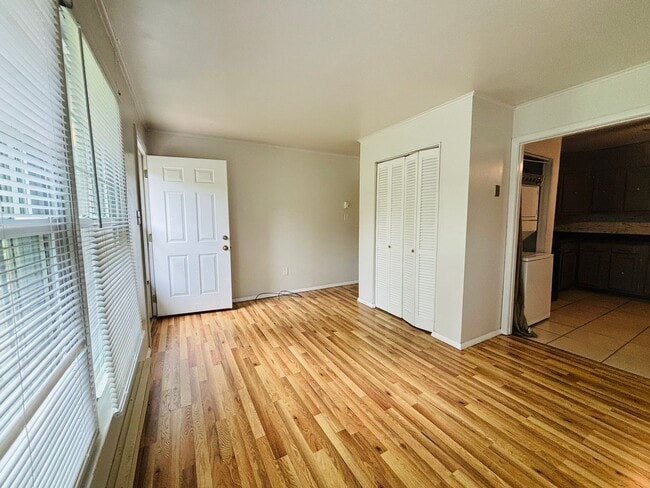 Building Photo - 922 Country Acres Rd