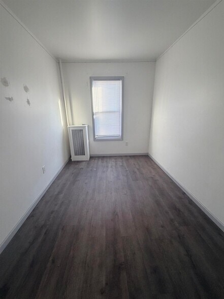 Building Photo - 28 E 32nd St