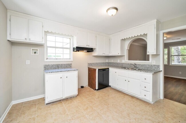 Building Photo - Grab This Dolomite Charmer Before It’s Gone!"