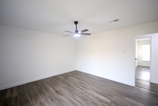 Building Photo - 5819 Flax Bourton St