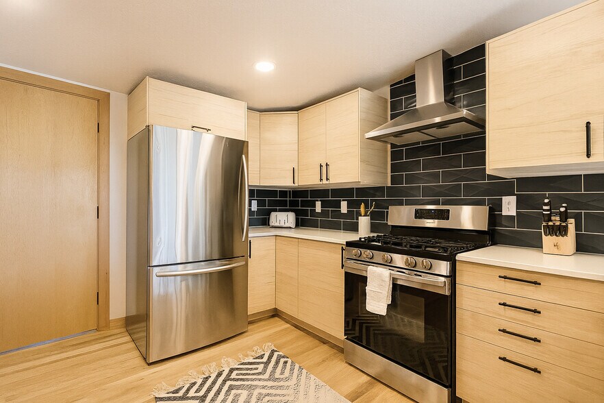 Building Photo - 3909 W Normandie Dr